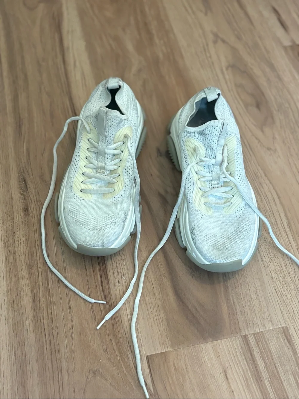 Steve Madden white shoe